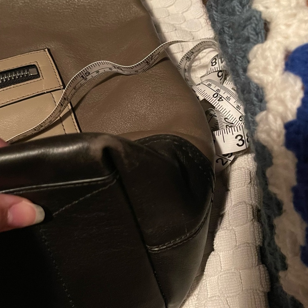 Coach Legacy Leather Bag - Gorgeous Colour Block Design No. E1220-19979 in EUC - Picture 7 of 16